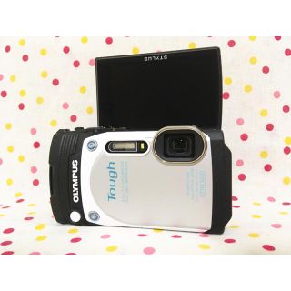 オリンパス(OLYMPUS)の★値下げ★OLYMPUS★TG870 ホワイト WiFi 防水(コンパクトデジタルカメラ)