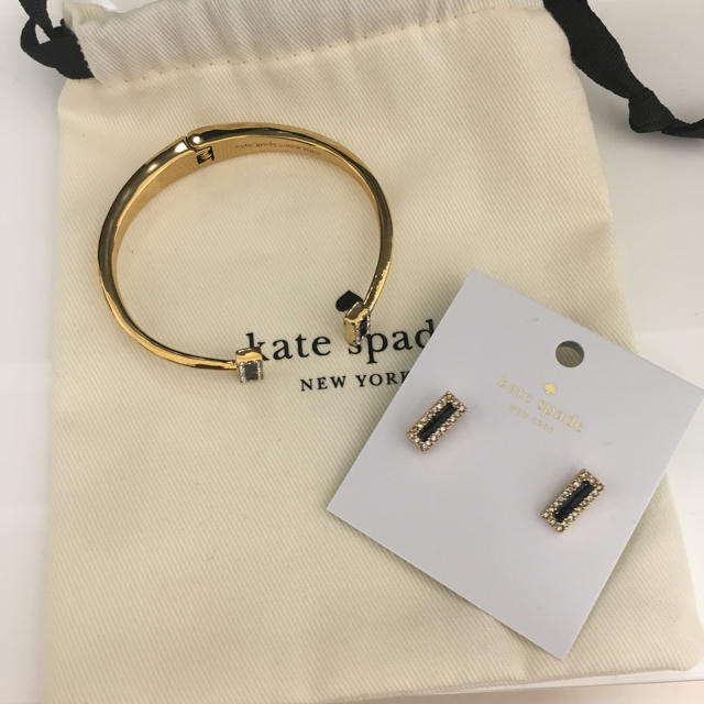 kate spade new york(ケイトスペードニューヨーク)のmarina様専用 ★ kate spade バングル&ピアス レディースのアクセサリー(ブレスレット/バングル)の商品写真