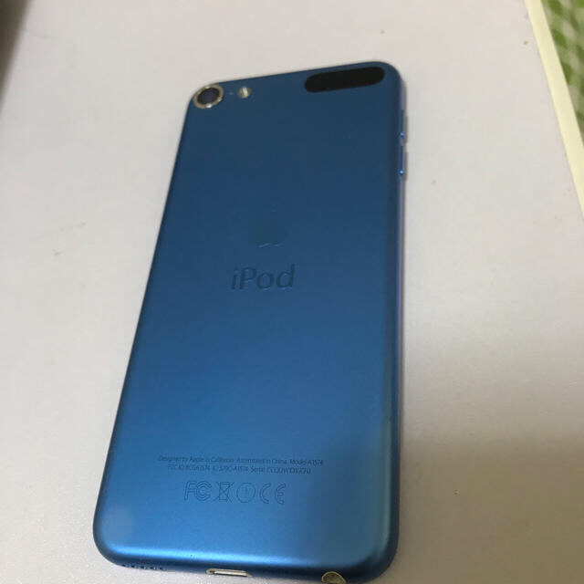 iPod touch(アイポッドタッチ)のiPod touch 6世代 32G(USBケーブル込み) スマホ/家電/カメラのオーディオ機器(ポータブルプレーヤー)の商品写真