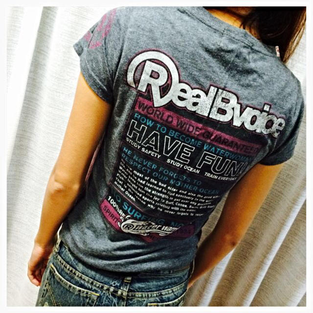 RealBvoice(リアルビーボイス)のリアルビーボイス Tシャツ 美品 レディースのトップス(Tシャツ(半袖/袖なし))の商品写真