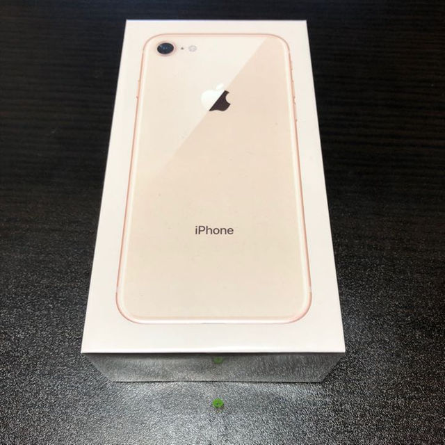 Apple(アップル)の【au版】iPhone 8 64GB 新品 【SIMロック解除済】 スマホ/家電/カメラのスマートフォン/携帯電話(携帯電話本体)の商品写真