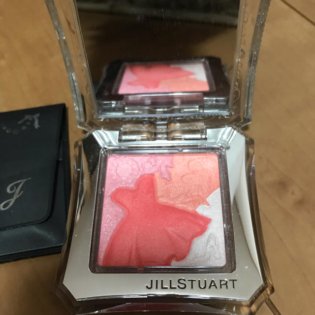 JILLSTUART(ジルスチュアート)の最終値下げジルスチュアートのクリスマスコフレ限定チーク コスメ/美容のベースメイク/化粧品(チーク)の商品写真