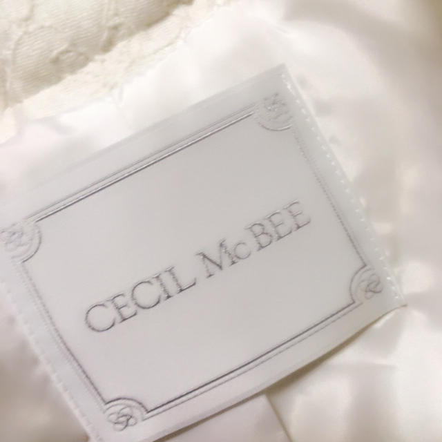 CECIL McBEE(セシルマクビー)のCecilmcbee美品キレイ目ダウンコート レディースのジャケット/アウター(ダウンコート)の商品写真