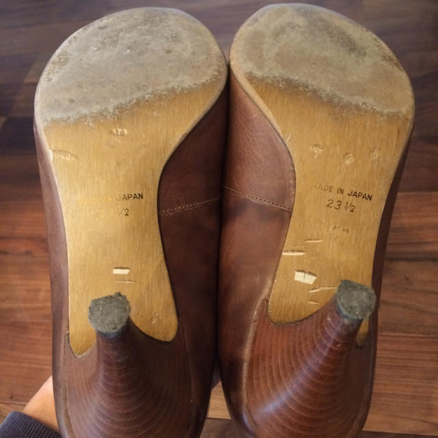 atelier brugge(アトリエブルージュ)のアトリエブルージュ コサージュつきハイヒール 23.5センチ  日本製 美品 レディースの靴/シューズ(ハイヒール/パンプス)の商品写真