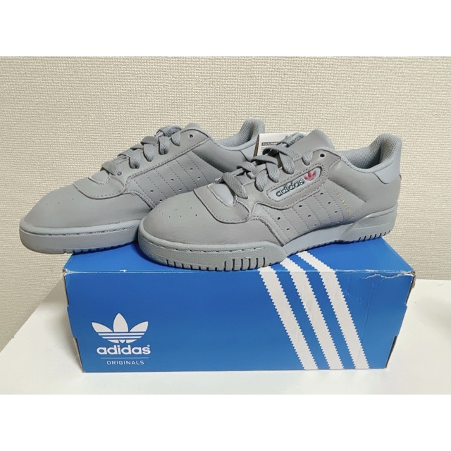 adidas(アディダス)のadidas YEEZY POWERPHASE GREY 23cm レディースの靴/シューズ(スニーカー)の商品写真