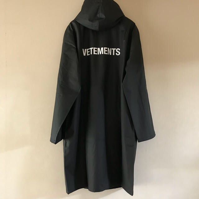 美品】ヴェトモン VETEMENTSレインコート 18aw ブラック 新品本物 51.0