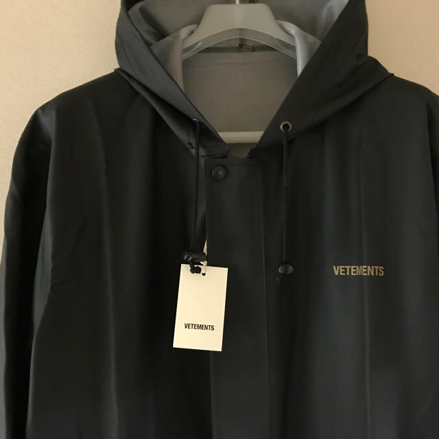 Balenciaga(バレンシアガ)の【新品 未使用】Vetements ヴェトモン レインコート メンズのジャケット/アウター(その他)の商品写真