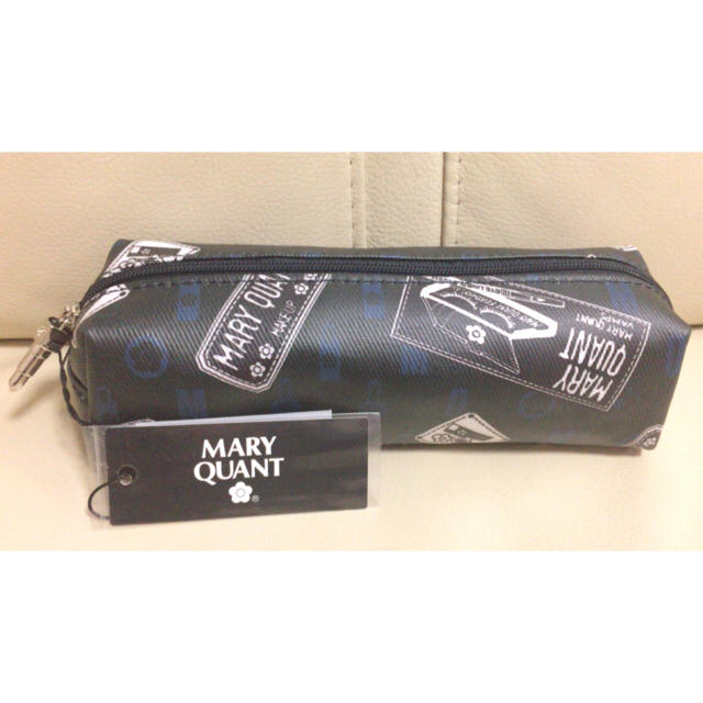 MARY QUANT(マリークワント)の新品タグ付き✨MARYQUANTコスメワッペンポーチペンケース筆箱 インテリア/住まい/日用品の文房具(ペンケース/筆箱)の商品写真