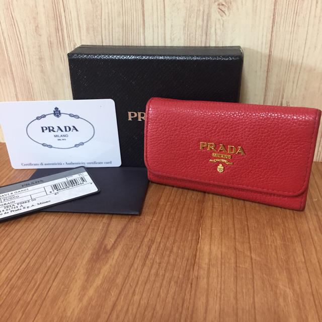 PRADA レッド　キーケース