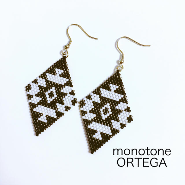 monotone × ortega ピアス イヤリング ネイティブ モノトーン ハンドメイドのアクセサリー(ピアス)の商品写真