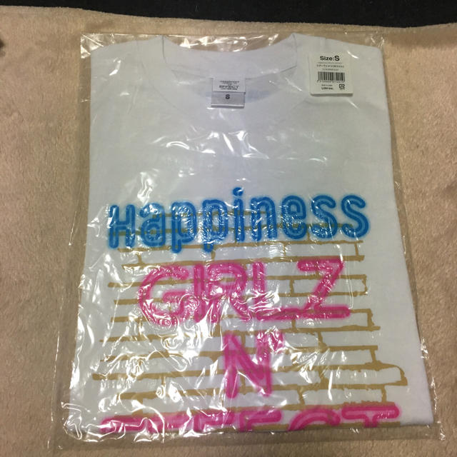 Happiness(ハピネス)のHappiness ツアーTシャツ エンタメ/ホビーのタレントグッズ(ミュージシャン)の商品写真