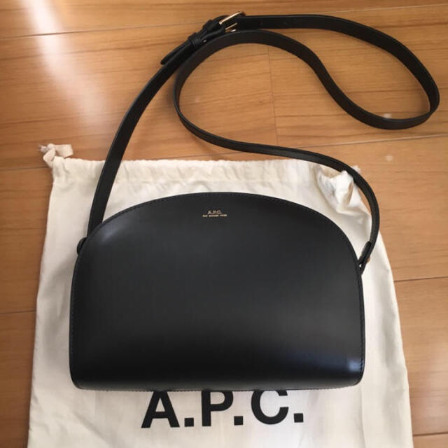 【最安値】 A.P.C - ショルダーバッグ ハーフムーン A.P.C. ショルダーバッグ 【最安値】 A.P.C - ショルダーバッグ ハーフムーン A.P.C. ショルダーバッグ