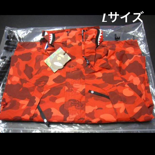 A BATHING APE(アベイシングエイプ)のAPE COLOR CAMO SHARK SNOWBOARD JACKET  スポーツ/アウトドアのスノーボード(ウエア/装備)の商品写真