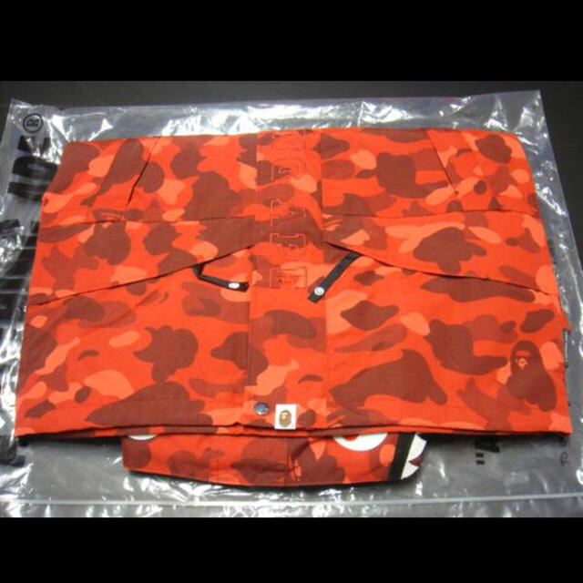 A BATHING APE(アベイシングエイプ)のAPE COLOR CAMO SHARK SNOWBOARD JACKET  スポーツ/アウトドアのスノーボード(ウエア/装備)の商品写真