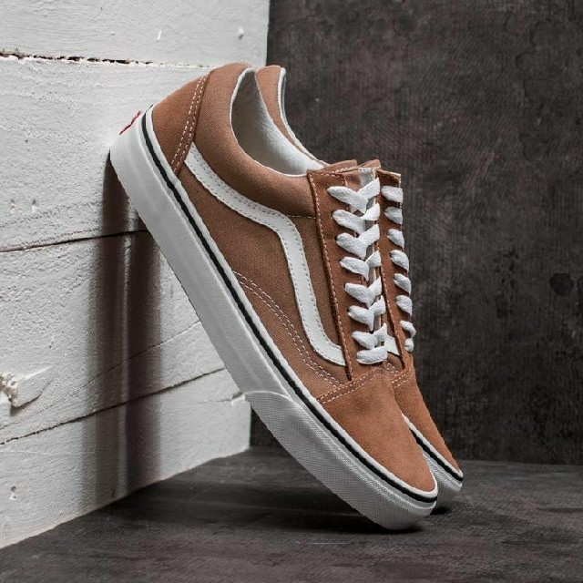 VANS(ヴァンズ)のバンズ オールドスクール ベージュ 25cm（国内完売品） レディースの靴/シューズ(スニーカー)の商品写真