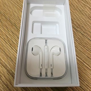 アイフォーン(iPhone)のiPhone正規品イヤホン(ヘッドフォン/イヤフォン)