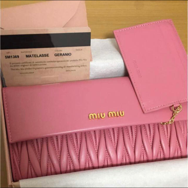 新品☆ミュウミュウ財布 長財布 miu miu - 財布