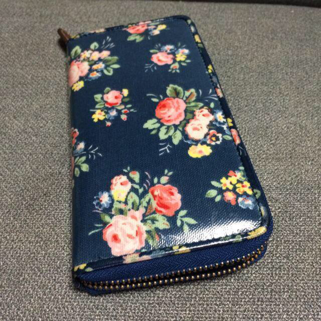 Cath Kidston(キャスキッドソン)のcath kidston  財布 レディースのファッション小物(財布)の商品写真