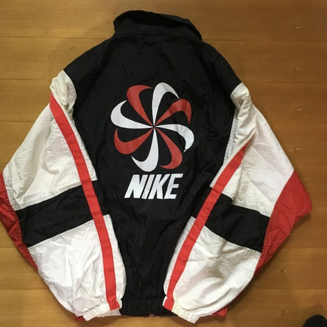 NIKE - たくーーー様専用. NIKE 背面風車ロゴ ナイロン NIKE - たくーーー様専用. NIKE 背面風車ロゴ ナイロン