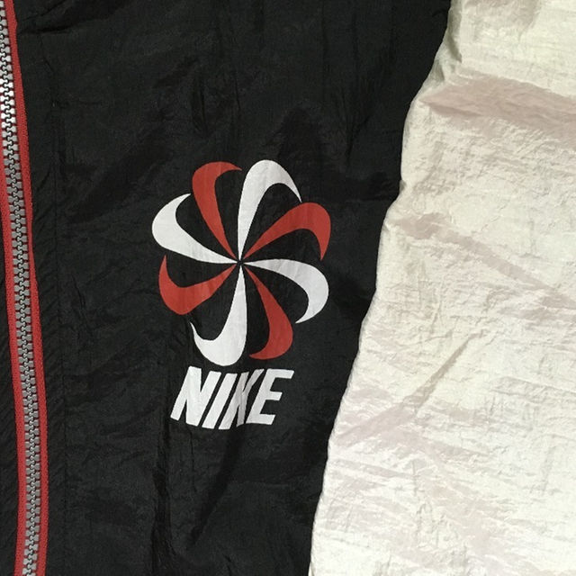NIKE - たくーーー様専用. NIKE 背面風車ロゴ ナイロン NIKE - たくーーー様専用. NIKE 背面風車ロゴ ナイロン