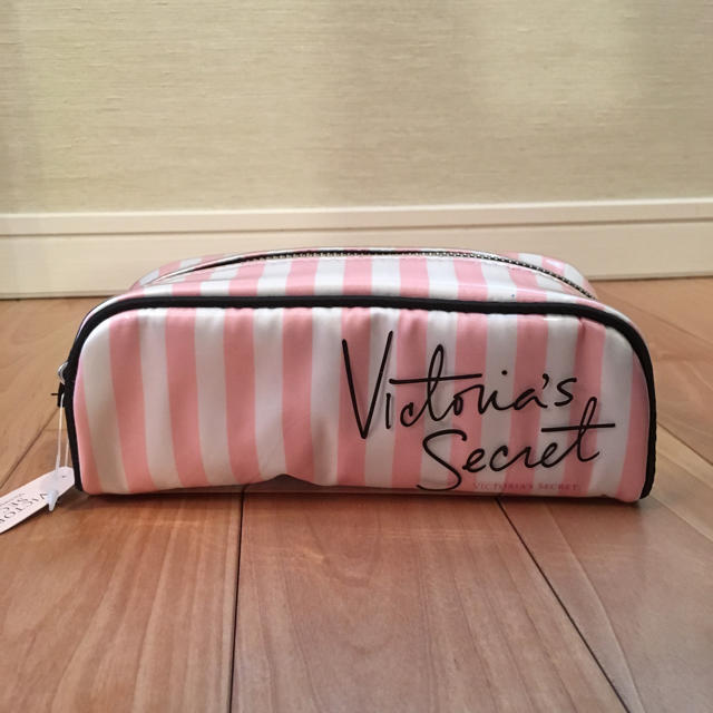 Victoria's Secret(ヴィクトリアズシークレット)のVICTORIA'S SECRET ビクトリアシークレット ポーチ ボーダー  レディースのファッション小物(ポーチ)の商品写真