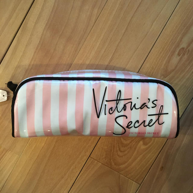 Victoria's Secret(ヴィクトリアズシークレット)のVICTORIA'S SECRET ビクトリアシークレット ポーチ ボーダー  レディースのファッション小物(ポーチ)の商品写真