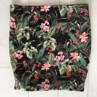 ベルシュカ(Bershka)のＢershka ＊花柄タイトスカート＊(ミニスカート)