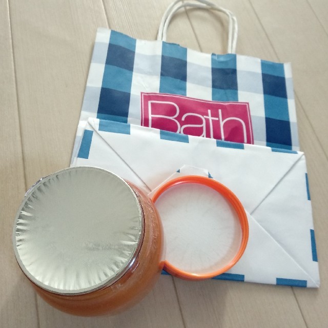 Bath & Body Works(バスアンドボディーワークス)の【新品】Bath & Body Works ボディスクラブ アプリコットハニー コスメ/美容のボディケア(ボディスクラブ)の商品写真