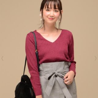 ナチュラルクチュール(natural couture)のタグ付き新品 natural couture Vネックラメニット(ニット/セーター)