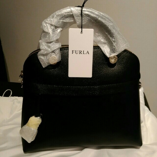 国内正規総代理店アイテム フルラ　FURLA　パイパー　Sサイズ　ブラック　新品未使用 バッグ