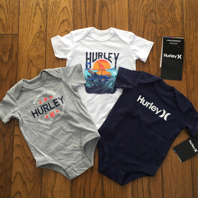 Hurley(ハーレー)の激レア！Hurley新品ベビー用ロンパース3枚組 65-70 キッズ/ベビー/マタニティのベビー服(~85cm)(ロンパース)の商品写真