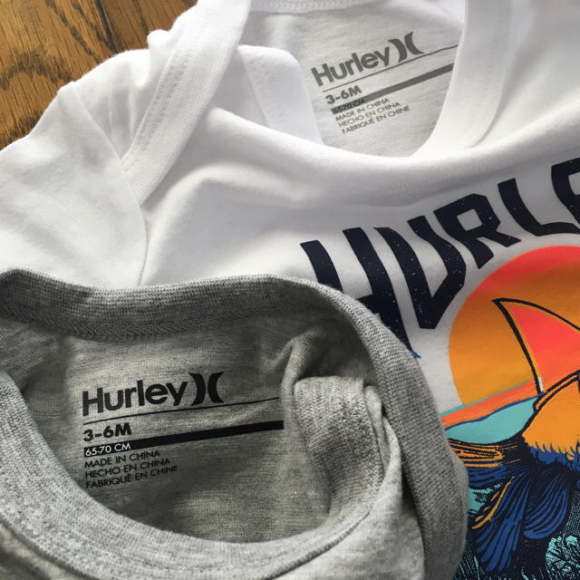 Hurley(ハーレー)の激レア！Hurley新品ベビー用ロンパース3枚組 65-70 キッズ/ベビー/マタニティのベビー服(~85cm)(ロンパース)の商品写真