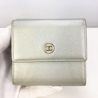 シャネル(CHANEL)のCHANEL  シャネル　Ｗホック財布 　 シルバー　 レザー 【中古】(財布)