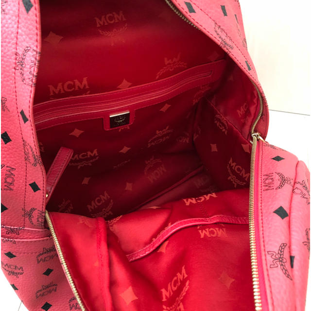 MCM(エムシーエム)のMCM 美品 リュック バックパック ルビーレッド レッドピンク レディースのバッグ(リュック/バックパック)の商品写真