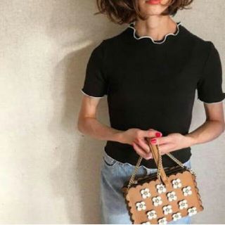 ザラ(ZARA)の新品　ZARA ザラ　フラワー　ショルダーバッグ　お花　ダズリンジルアベイルGU(ショルダーバッグ)