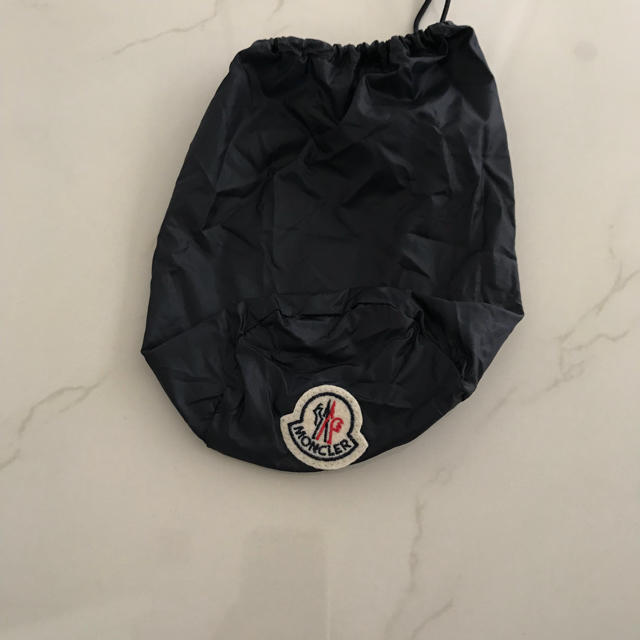 MONCLER(モンクレール)のモンクレール☆ダウンコート収納袋☆未使用 レディースのジャケット/アウター(ダウンコート)の商品写真