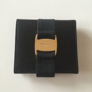 サルヴァトーレフェラガモ(Salvatore Ferragamo)のFerragamo★型押し二つ折財布(財布)