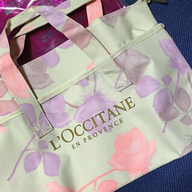 L'OCCITANE(ロクシタン)のロクシタン 花柄トートバッグ レディースのバッグ(トートバッグ)の商品写真