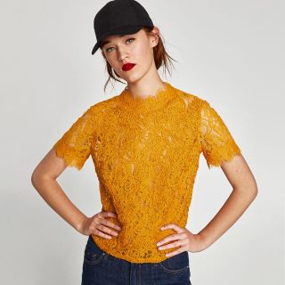 ザラ(ZARA)のZARAレーストップス(シャツ/ブラウス(半袖/袖なし))