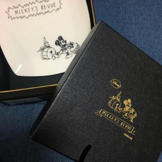 ディズニー(Disney)の新品未使用 Mickey's Revue 箱付き お皿4枚セット(食器)