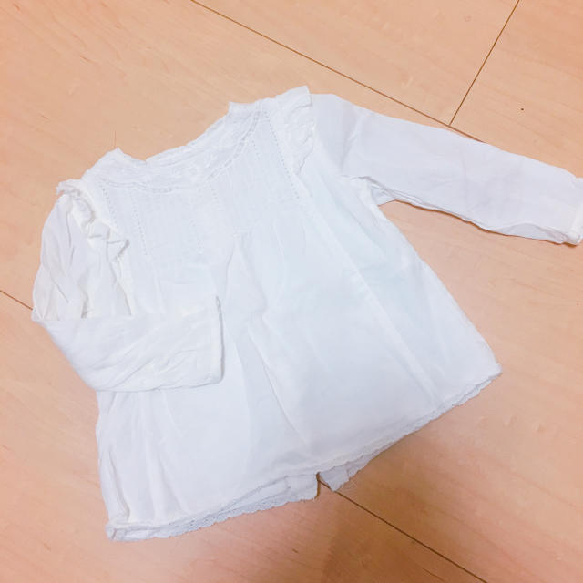 ZARA(ザラ)のザラミニ♡肩フリルブラウス♡80 キッズ/ベビー/マタニティのベビー服(~85cm)(シャツ/カットソー)の商品写真