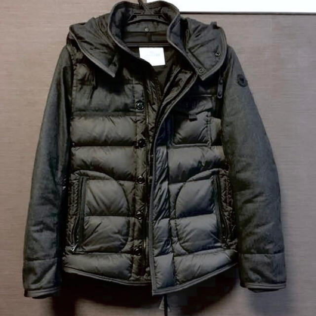 MONCLER(モンクレール)の新品タグ付き☆MONCLER モンクレール RYAN ライアン グレー サイズ1 メンズのジャケット/アウター(ダウンジャケット)の商品写真