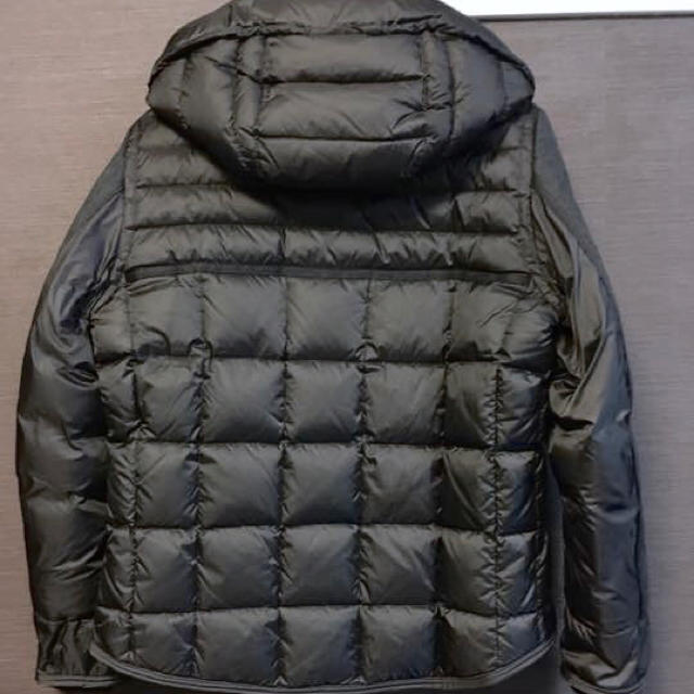 MONCLER(モンクレール)の新品タグ付き☆MONCLER モンクレール RYAN ライアン グレー サイズ1 メンズのジャケット/アウター(ダウンジャケット)の商品写真