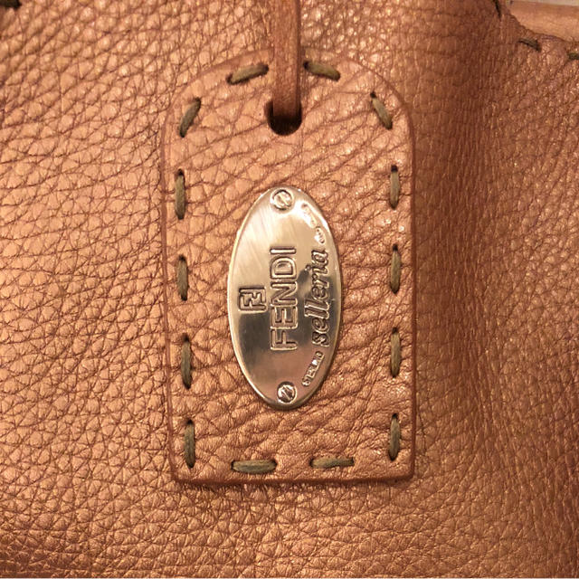 FENDI(フェンディ)のお値下げ中！！希少！！FENDI パールピンク ショルダーバッグ レディースのバッグ(ショルダーバッグ)の商品写真