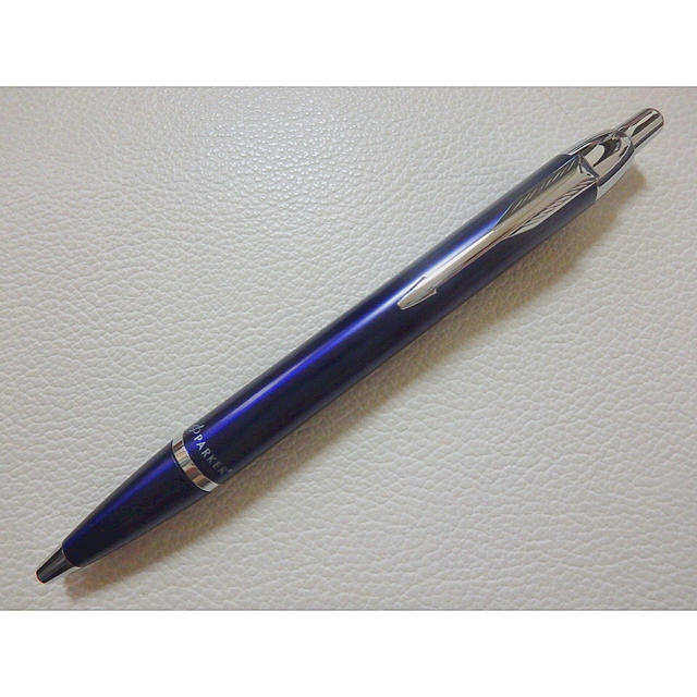 Parker(パーカー)のPARKER パーカー IM アイエム 青 ブルー ボールペン インテリア/住まい/日用品の文房具(ペン/マーカー)の商品写真