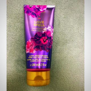 ヴィクトリアズシークレット(Victoria's Secret)のヴィクトリアズシークレット ハンド&ボディクリーム(200ml)(ボディクリーム)