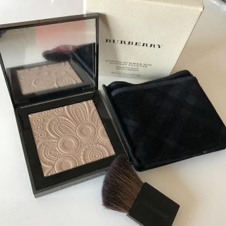 バーバリー(BURBERRY)の美品！バーバリー ハイライティングパレット 02(フェイスパウダー)