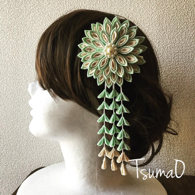 つまみ細工 菊の髪飾り ハンドメイドのアクセサリー(ヘアアクセサリー)の商品写真