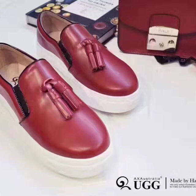 【驚きの価格が実現!】 UGG - 本物UGGオーストラリア購入USサイズ6L ローファー+革靴 【驚きの価格が実現!】 UGG - 本物UGGオーストラリア購入USサイズ6L ローファー+革靴
