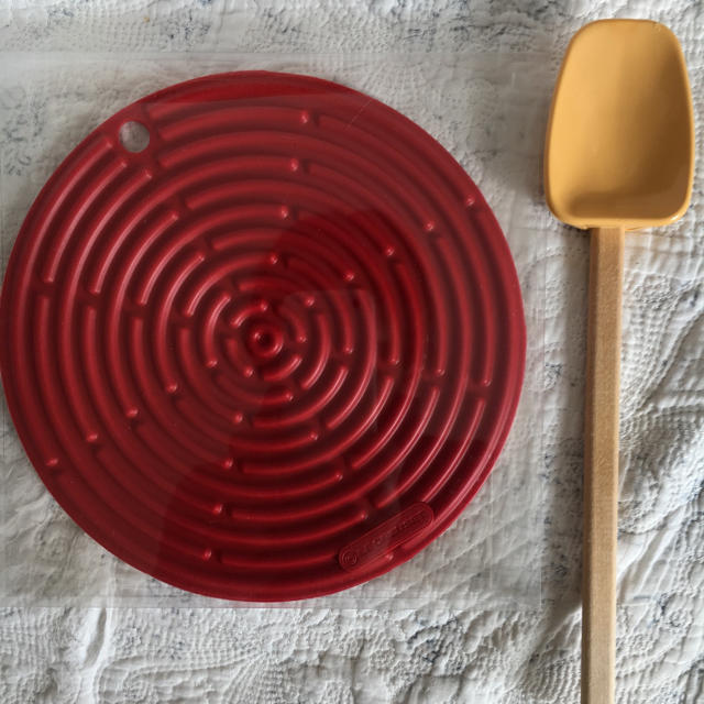 LE CREUSET(ルクルーゼ)のルクルーゼ    鍋敷き   スパチュラ ハンドメイドの生活雑貨(キッチン小物)の商品写真